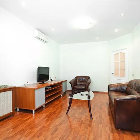 Nezavisimosti 74 Apartment *