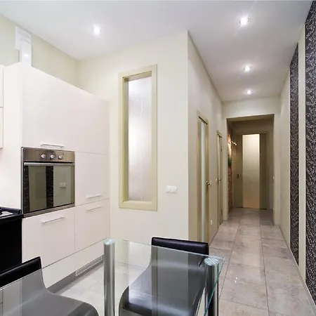 Apartment Nezavisimosti 74 *