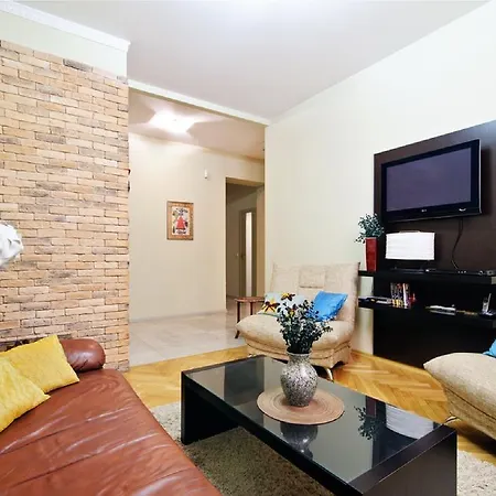 Apartment Nezavisimosti 74 *