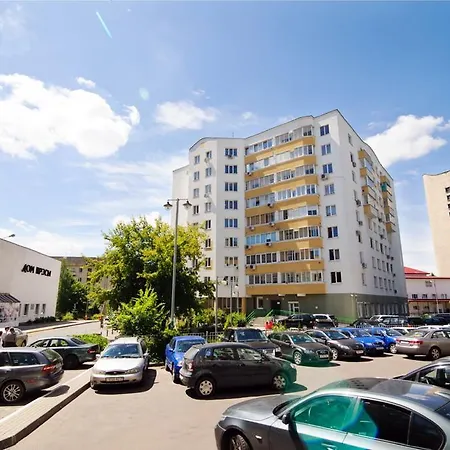 Nezavisimosti 74 Apartment *