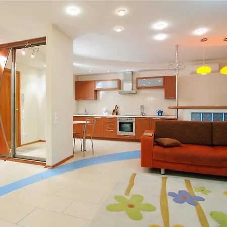 Apartment Nezavisimosti 74 *
