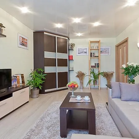 Nezavisimosti 74 Apartment *