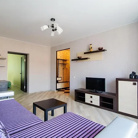 Nezavisimosti 74 Apartment *